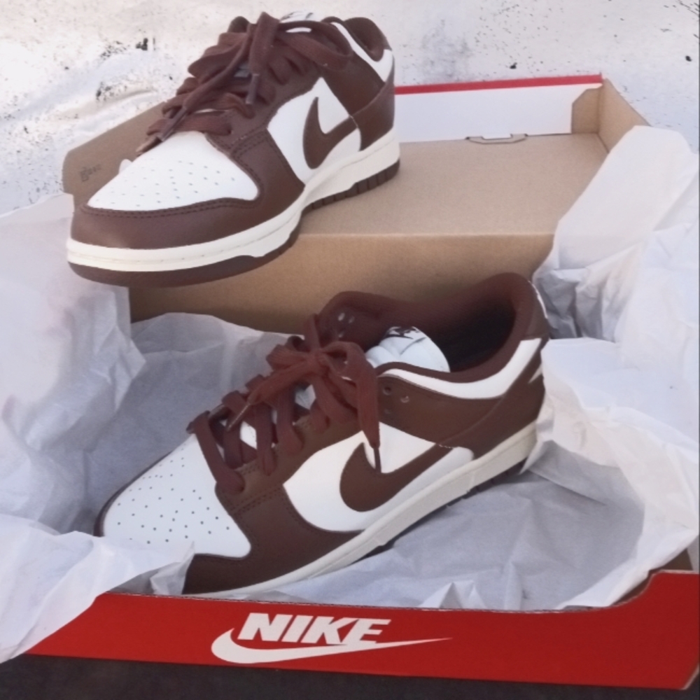 ...The Women's Nike Dunk Low... Brown/sail......